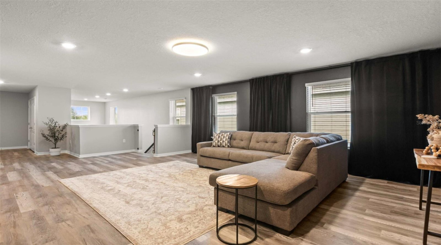 DAVENPORT, Florida 33837, 6 Bedrooms Bedrooms, ,4 BathroomsBathrooms,Residential,For Sale,OAKMOSS LOOP,0,MFRS5154617