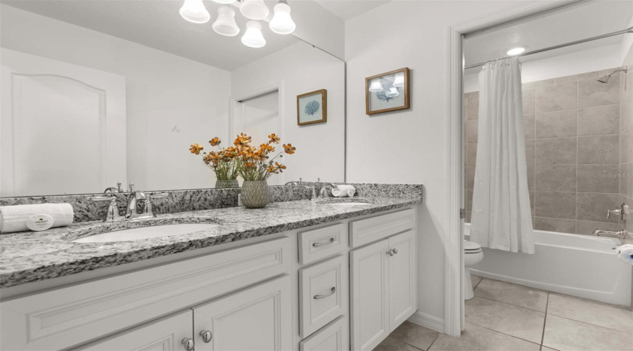 DAVENPORT, Florida 33837, 6 Bedrooms Bedrooms, ,4 BathroomsBathrooms,Residential,For Sale,OAKMOSS LOOP,0,MFRS5154617