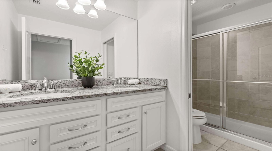 DAVENPORT, Florida 33837, 6 Bedrooms Bedrooms, ,4 BathroomsBathrooms,Residential,For Sale,OAKMOSS LOOP,0,MFRS5154617