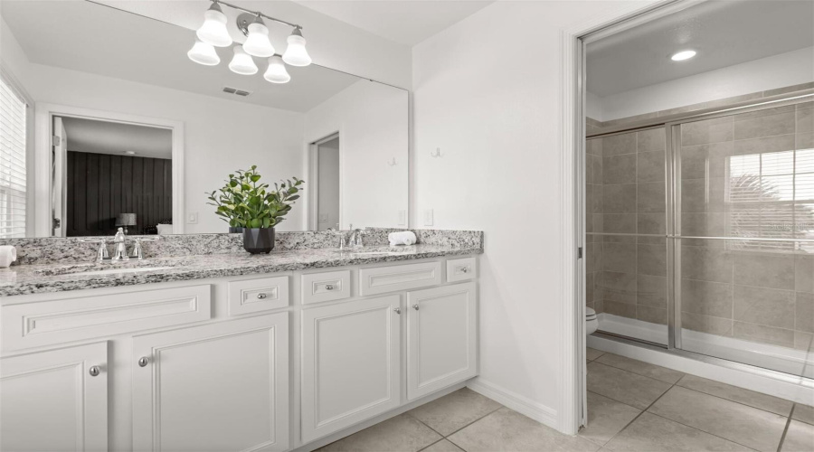 DAVENPORT, Florida 33837, 6 Bedrooms Bedrooms, ,4 BathroomsBathrooms,Residential,For Sale,OAKMOSS LOOP,0,MFRS5154617
