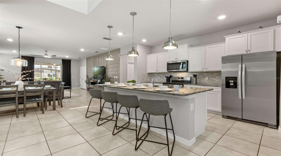 DAVENPORT, Florida 33837, 6 Bedrooms Bedrooms, ,4 BathroomsBathrooms,Residential,For Sale,OAKMOSS LOOP,0,MFRS5154617