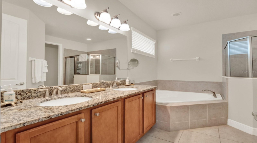 KISSIMMEE, Florida 34747, 5 Bedrooms Bedrooms, ,5 BathroomsBathrooms,Residential,For Sale,MARKER,0,MFRO6430064