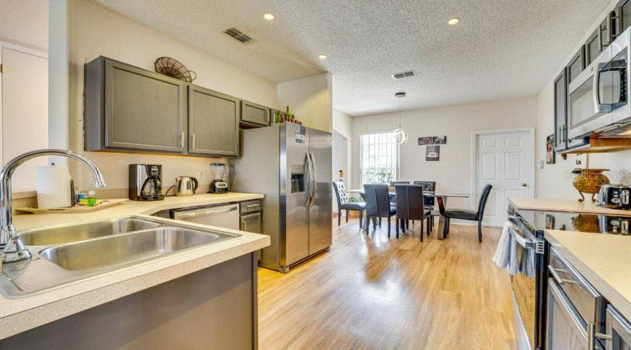 DAVENPORT, Florida 33837, 5 Bedrooms Bedrooms, ,3 BathroomsBathrooms,Residential,For Sale,SUNSET VIEW,0,MFRO6430096