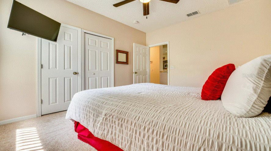 DAVENPORT, Florida 33837, 5 Bedrooms Bedrooms, ,3 BathroomsBathrooms,Residential,For Sale,SUNSET VIEW,0,MFRO6430096