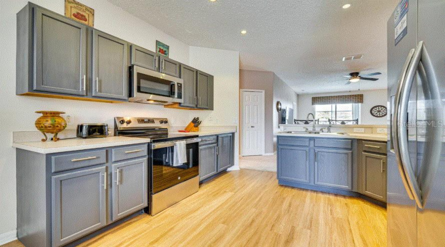 DAVENPORT, Florida 33837, 5 Bedrooms Bedrooms, ,3 BathroomsBathrooms,Residential,For Sale,SUNSET VIEW,0,MFRO6430096