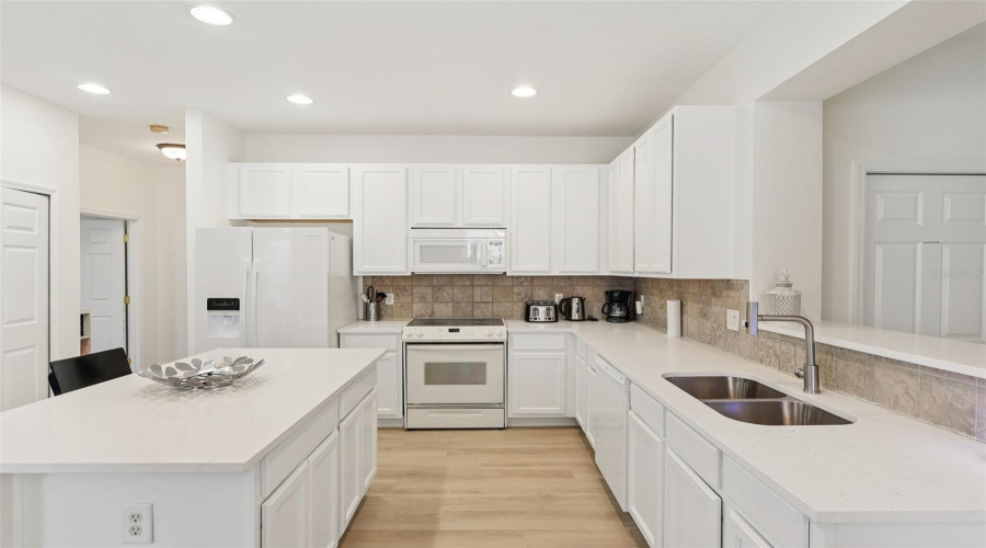 DAVENPORT, Florida 33837, 4 Bedrooms Bedrooms, ,3 BathroomsBathrooms,Residential,For Sale,ORANGE COSMOS,0,MFRO6427193