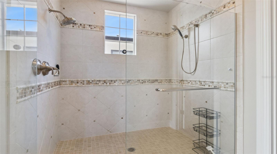 REUNION, Florida 34747, 4 Bedrooms Bedrooms, ,3 BathroomsBathrooms,Residential,For Sale,CASTLE PINES CT,0,MFRO6392252