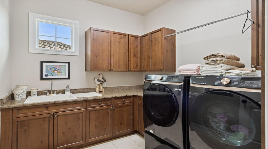 REUNION, Florida 34747, 4 Bedrooms Bedrooms, ,3 BathroomsBathrooms,Residential,For Sale,CASTLE PINES CT,0,MFRO6392252