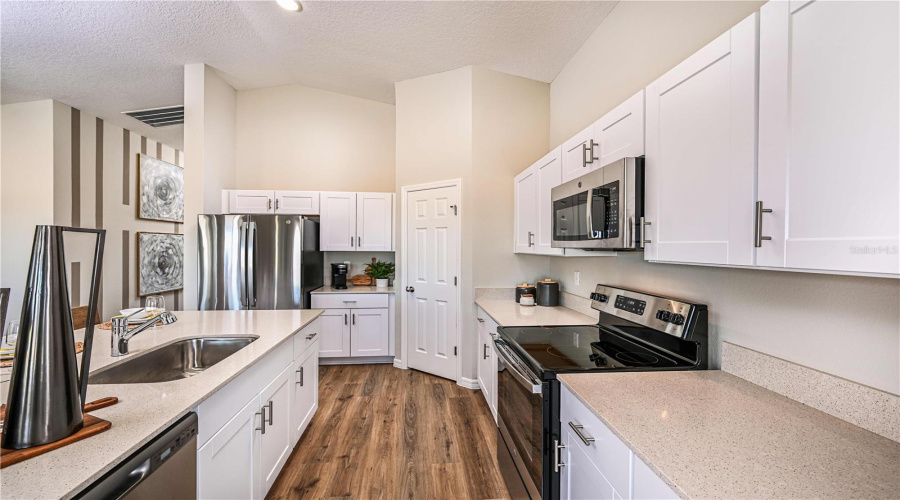 DAVENPORT, Florida 33837, 4 Bedrooms Bedrooms, ,2 BathroomsBathrooms,Residential,For Sale,RIVER BEACON,0,MFRTB8535254
