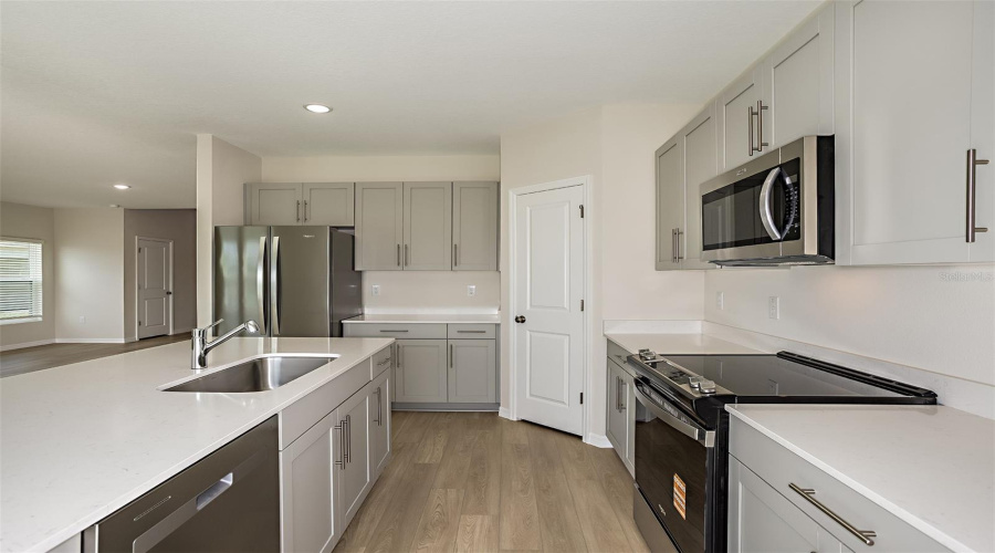 DAVENPORT, Florida 33837, 5 Bedrooms Bedrooms, ,3 BathroomsBathrooms,Residential,For Sale,WYNNSTONE,0,MFRTB8535248