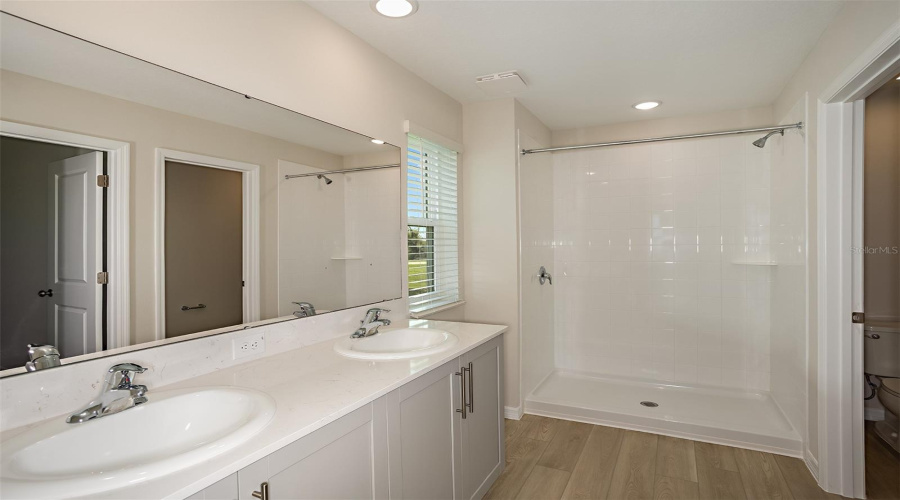 DAVENPORT, Florida 33837, 5 Bedrooms Bedrooms, ,3 BathroomsBathrooms,Residential,For Sale,WYNNSTONE,0,MFRTB8535248