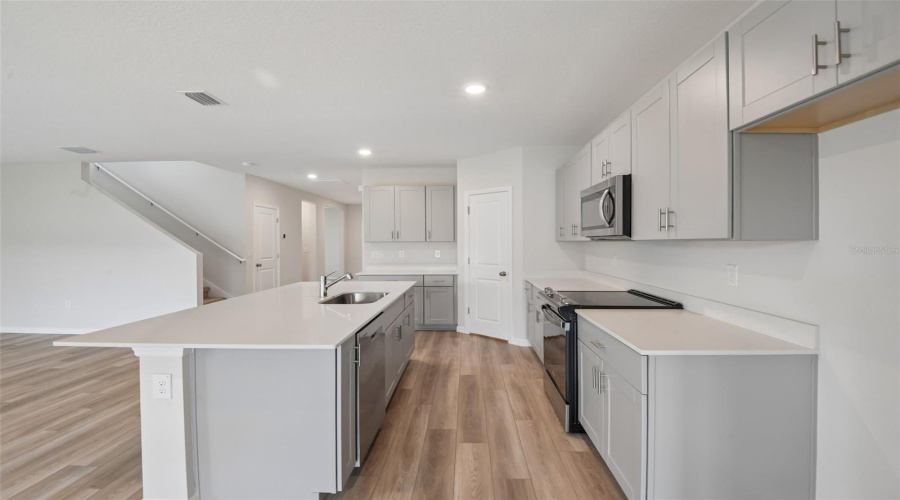 DAVENPORT, Florida 33837, 5 Bedrooms Bedrooms, ,3 BathroomsBathrooms,Residential,For Sale,RIVER BEACON,0,MFRTB8535253
