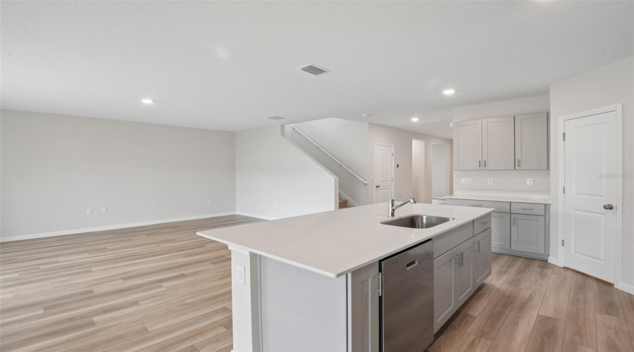 DAVENPORT, Florida 33837, 5 Bedrooms Bedrooms, ,3 BathroomsBathrooms,Residential,For Sale,RIVER BEACON,0,MFRTB8535253