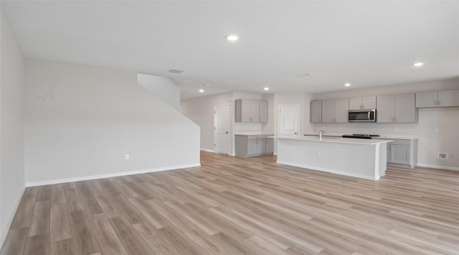 DAVENPORT, Florida 33837, 5 Bedrooms Bedrooms, ,3 BathroomsBathrooms,Residential,For Sale,RIVER BEACON,0,MFRTB8535253