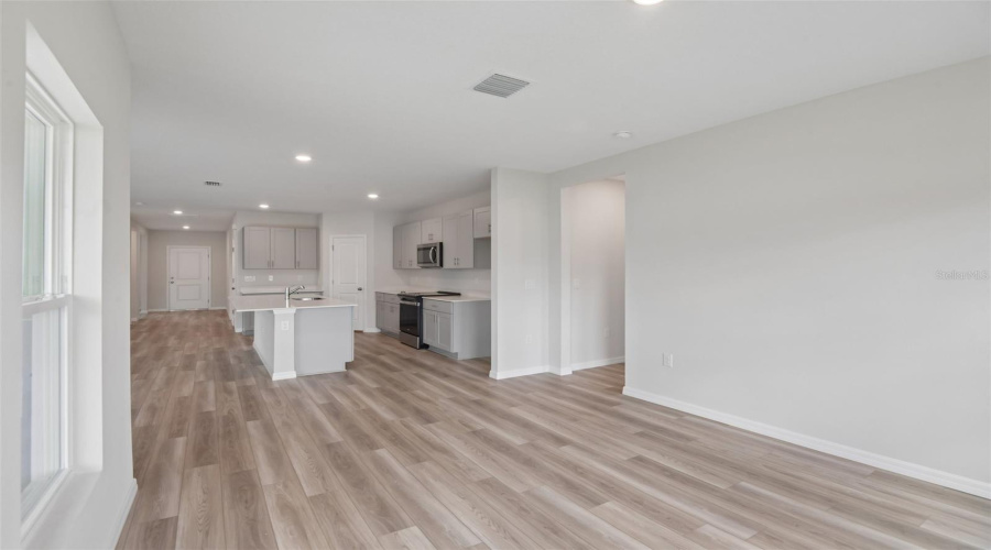 DAVENPORT, Florida 33837, 5 Bedrooms Bedrooms, ,3 BathroomsBathrooms,Residential,For Sale,RIVER BEACON,0,MFRTB8535253
