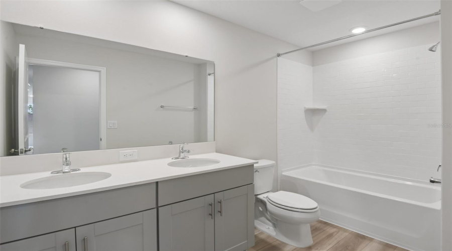 DAVENPORT, Florida 33837, 5 Bedrooms Bedrooms, ,3 BathroomsBathrooms,Residential,For Sale,RIVER BEACON,0,MFRTB8535253