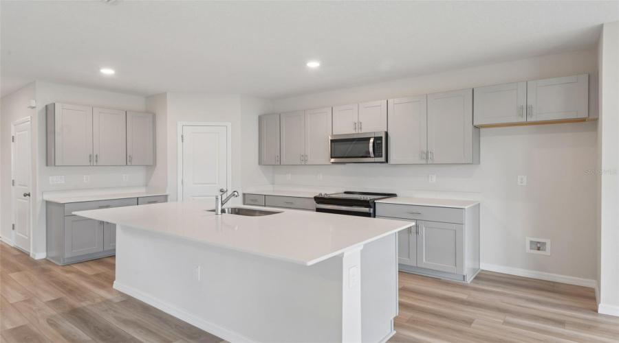 DAVENPORT, Florida 33837, 5 Bedrooms Bedrooms, ,3 BathroomsBathrooms,Residential,For Sale,RIVER BEACON,0,MFRTB8535253