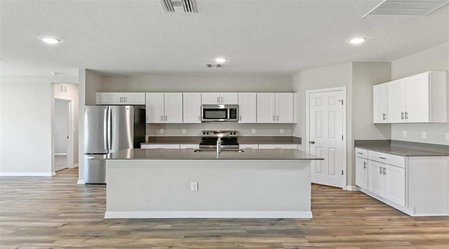 DAVENPORT, Florida 33837, 5 Bedrooms Bedrooms, ,3 BathroomsBathrooms,Residential,For Sale,ALTITUDE,0,MFRTB8535255