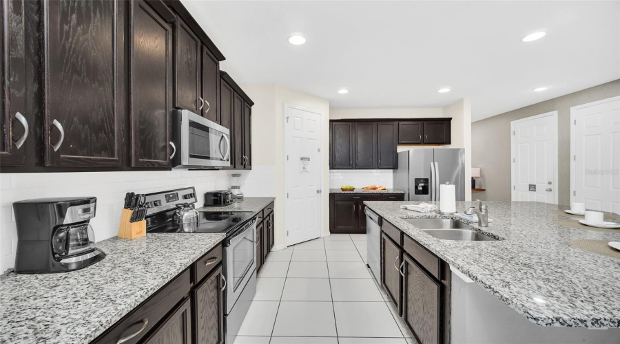 KISSIMMEE, Florida 34747, 7 Bedrooms Bedrooms, ,6 BathroomsBathrooms,Residential,For Sale,EGRET MILLS,0,MFRO6401913
