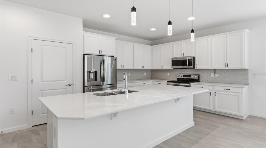 DAVENPORT, Florida 33837, 3 Bedrooms Bedrooms, ,2 BathroomsBathrooms,Residential,For Sale,SAPPHIRE,0,MFRO6409066