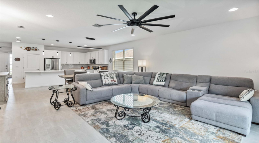 DAVENPORT, Florida 33837, 3 Bedrooms Bedrooms, ,2 BathroomsBathrooms,Residential,For Sale,SAPPHIRE,0,MFRO6409066