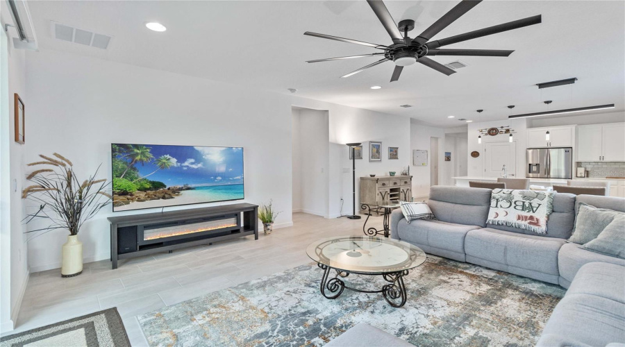 DAVENPORT, Florida 33837, 3 Bedrooms Bedrooms, ,2 BathroomsBathrooms,Residential,For Sale,SAPPHIRE,0,MFRO6409066