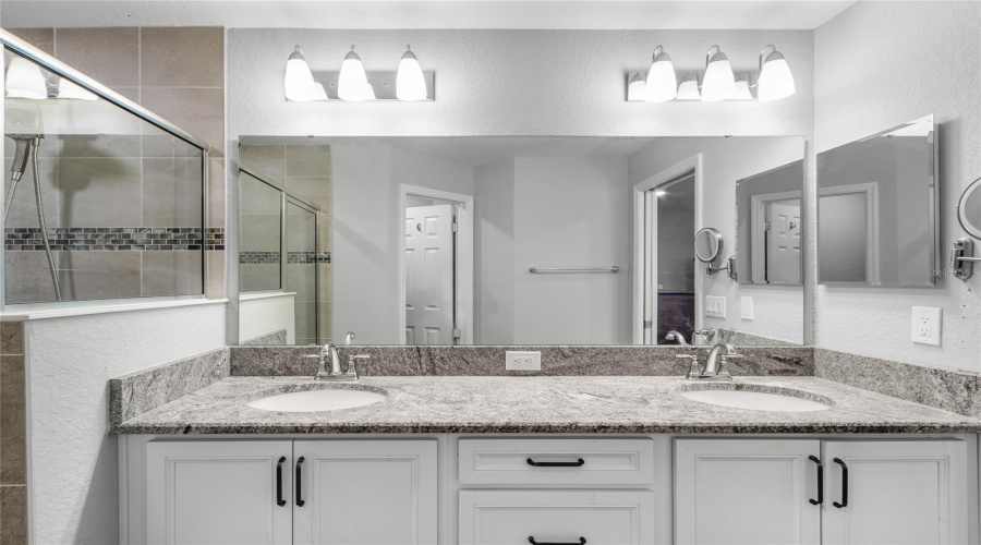 DAVENPORT, Florida 33837, 4 Bedrooms Bedrooms, ,2 BathroomsBathrooms,Residential,For Sale,SUNSET,0,MFRG5115263