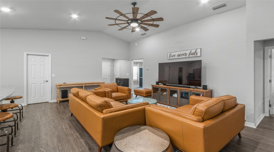 DAVENPORT, Florida 33837, 4 Bedrooms Bedrooms, ,2 BathroomsBathrooms,Residential,For Sale,SUNSET,0,MFRG5115263