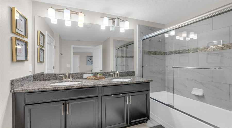 KISSIMMEE, Florida 34746, 4 Bedrooms Bedrooms, ,3 BathroomsBathrooms,Residential,For Sale,JULIET,0,MFRG5115957