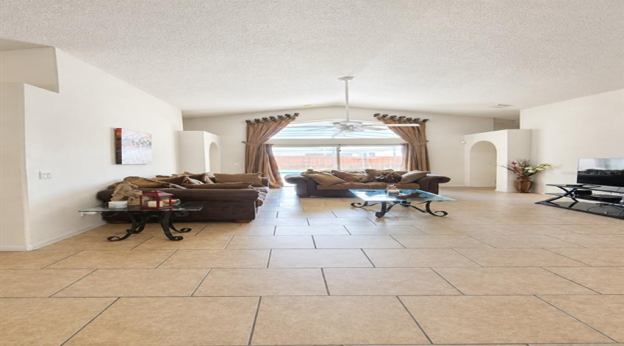 KISSIMMEE, Florida 34746, 4 Bedrooms Bedrooms, ,2 BathroomsBathrooms,Residential,For Sale,ROMA,0,MFRR4911375