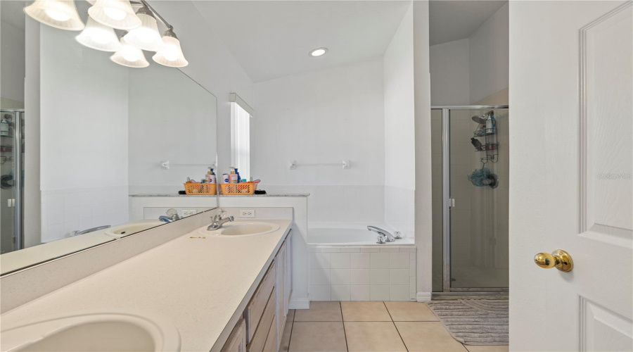 DAVENPORT, Florida 33897, 4 Bedrooms Bedrooms, ,3 BathroomsBathrooms,Residential,For Sale,ELDERBERRY,0,MFRO6287168