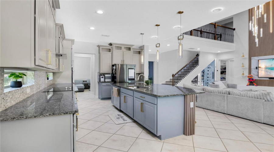 ORLANDO, Florida 32836, 5 Bedrooms Bedrooms, ,5 BathroomsBathrooms,Residential,For Sale,ROYAL ESTATES,0,MFRS5154870