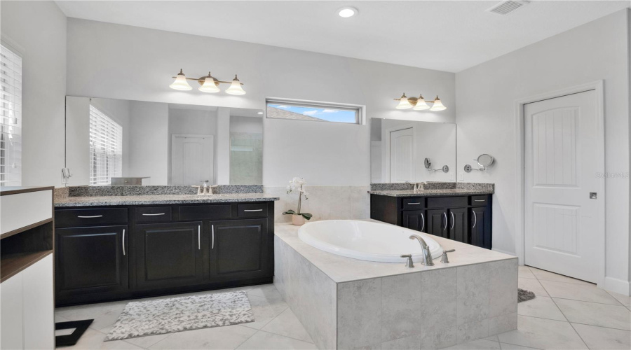 ORLANDO, Florida 32836, 5 Bedrooms Bedrooms, ,5 BathroomsBathrooms,Residential,For Sale,ROYAL ESTATES,0,MFRS5154870