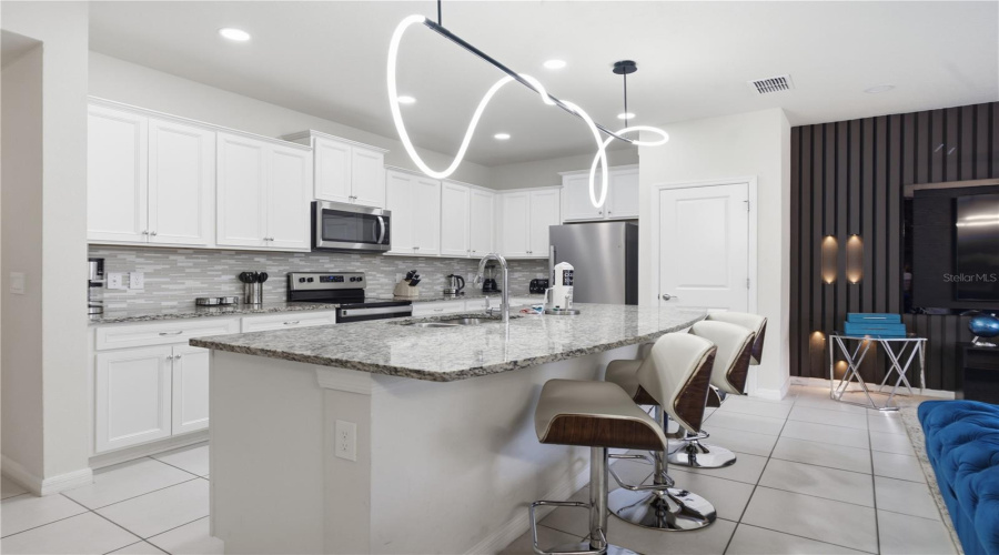 DAVENPORT, Florida 33897, 5 Bedrooms Bedrooms, ,4 BathroomsBathrooms,Residential,For Sale,LANA,0,MFRO6430300