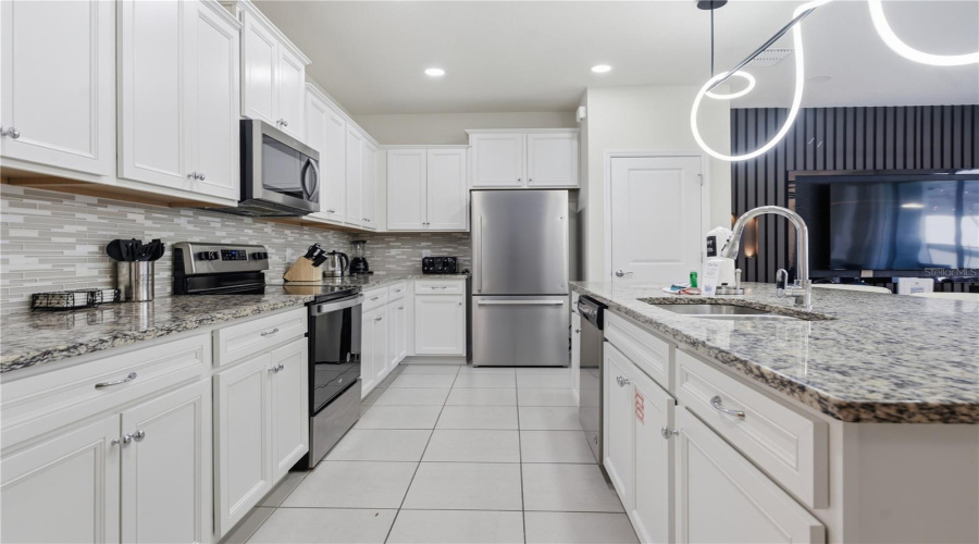 DAVENPORT, Florida 33897, 5 Bedrooms Bedrooms, ,4 BathroomsBathrooms,Residential,For Sale,LANA,0,MFRO6430300