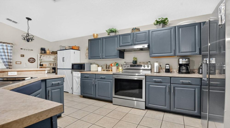 KISSIMMEE, Florida 34746, 4 Bedrooms Bedrooms, ,3 BathroomsBathrooms,Residential,For Sale,CUMBRIAN LAKES,0,MFRS5154747