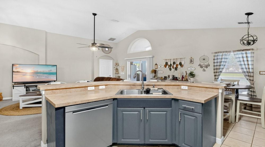 KISSIMMEE, Florida 34746, 4 Bedrooms Bedrooms, ,3 BathroomsBathrooms,Residential,For Sale,CUMBRIAN LAKES,0,MFRS5154747