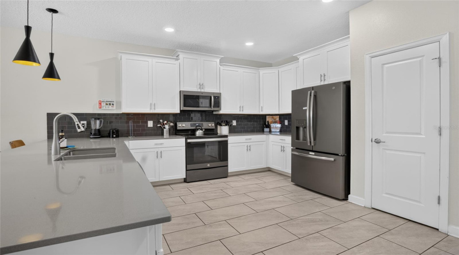 KISSIMMEE, Florida 34746, 8 Bedrooms Bedrooms, ,5 BathroomsBathrooms,Residential,For Sale,TARGET,0,MFRO6423655
