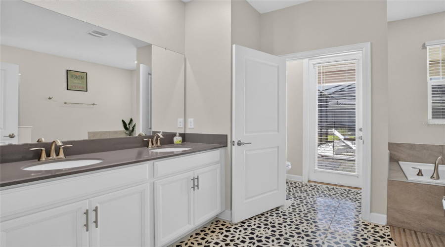 KISSIMMEE, Florida 34746, 8 Bedrooms Bedrooms, ,5 BathroomsBathrooms,Residential,For Sale,TARGET,0,MFRO6423655