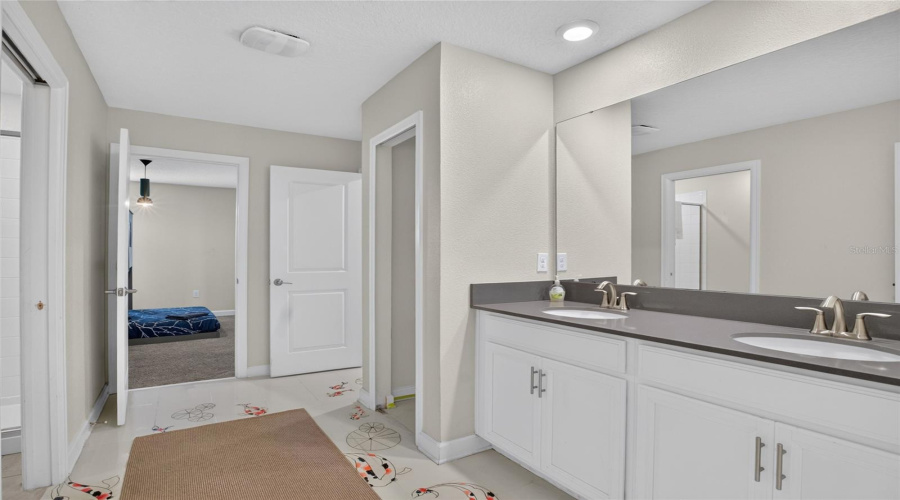 KISSIMMEE, Florida 34746, 8 Bedrooms Bedrooms, ,5 BathroomsBathrooms,Residential,For Sale,TARGET,0,MFRO6423655