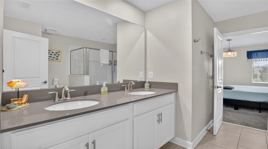 KISSIMMEE, Florida 34746, 8 Bedrooms Bedrooms, ,5 BathroomsBathrooms,Residential,For Sale,TARGET,0,MFRO6423655