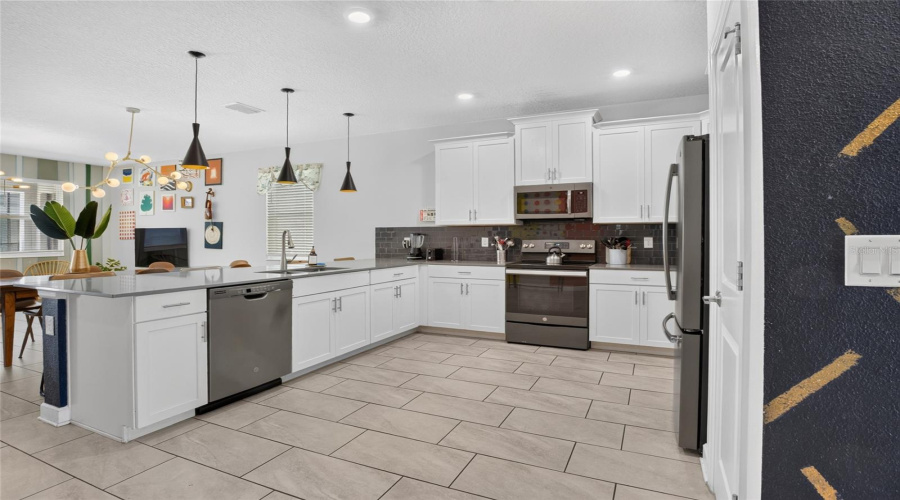 KISSIMMEE, Florida 34746, 8 Bedrooms Bedrooms, ,5 BathroomsBathrooms,Residential,For Sale,TARGET,0,MFRO6423655