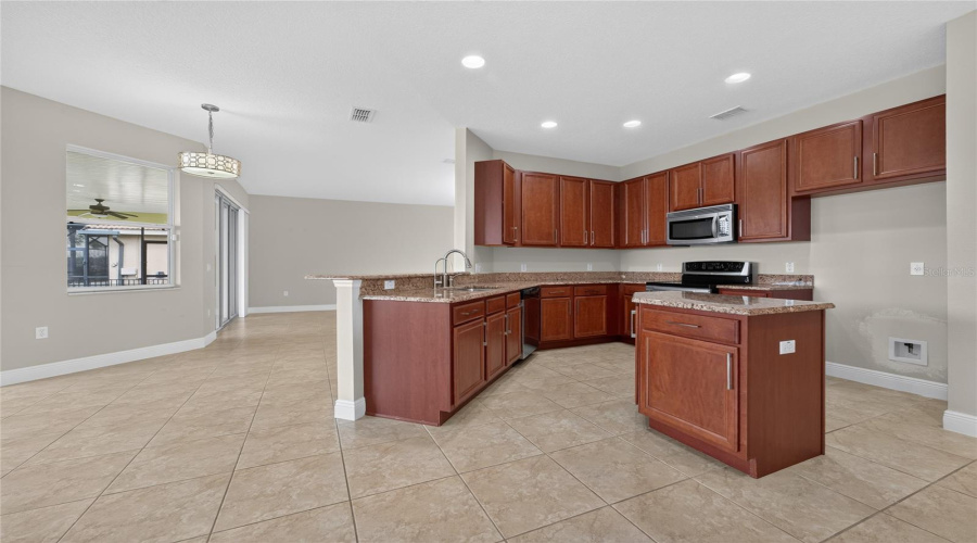 KISSIMMEE, Florida 34746, 4 Bedrooms Bedrooms, ,3 BathroomsBathrooms,Residential,For Sale,GOLDEN FEATHER,0,MFRO6429442