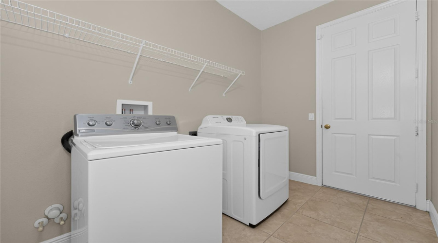KISSIMMEE, Florida 34746, 4 Bedrooms Bedrooms, ,3 BathroomsBathrooms,Residential,For Sale,GOLDEN FEATHER,0,MFRO6429442