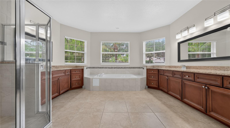 KISSIMMEE, Florida 34746, 4 Bedrooms Bedrooms, ,3 BathroomsBathrooms,Residential,For Sale,GOLDEN FEATHER,0,MFRO6429442