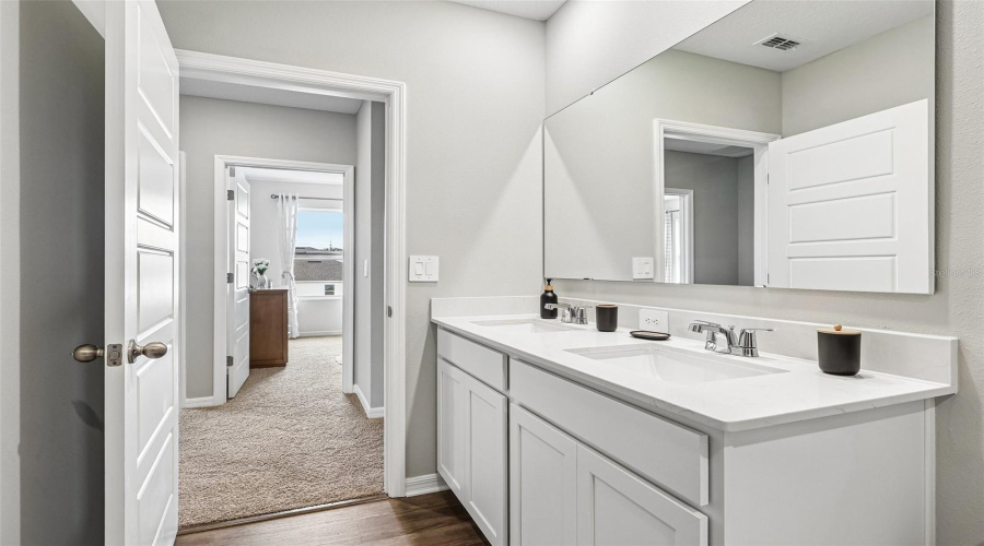 DAVENPORT, Florida 33837, 5 Bedrooms Bedrooms, ,3 BathroomsBathrooms,Residential,For Sale,LIMEKLIN FALLS,0,MFRO6430578