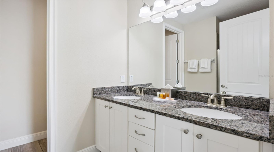 KISSIMMEE, Florida 34747, 8 Bedrooms Bedrooms, ,7 BathroomsBathrooms,Residential,For Sale,PENDANT,0,MFRS5154995
