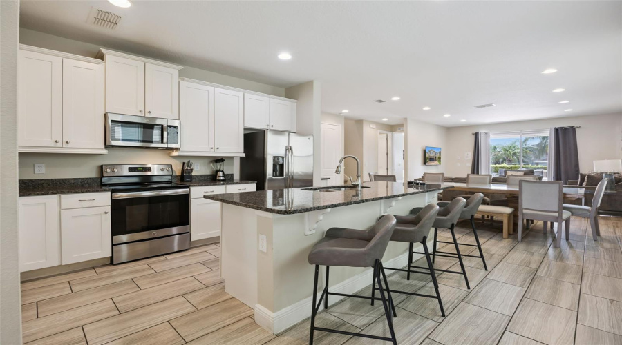 KISSIMMEE, Florida 34747, 8 Bedrooms Bedrooms, ,7 BathroomsBathrooms,Residential,For Sale,PENDANT,0,MFRS5154995