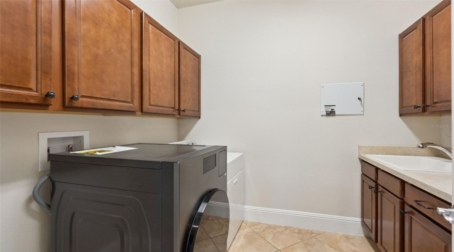 ORLANDO, Florida 32836, 4 Bedrooms Bedrooms, ,3 BathroomsBathrooms,Residential,For Sale,PRINCE HARRY,0,MFRO6430567