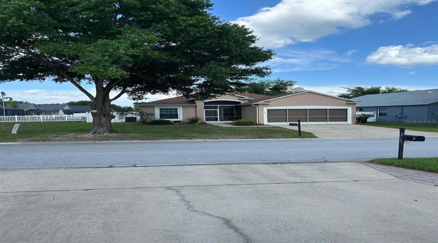 DAVENPORT, Florida 33837, 5 Bedrooms Bedrooms, ,4 BathroomsBathrooms,Residential,For Sale,KNOLLWOOD,0,MFRO6429954